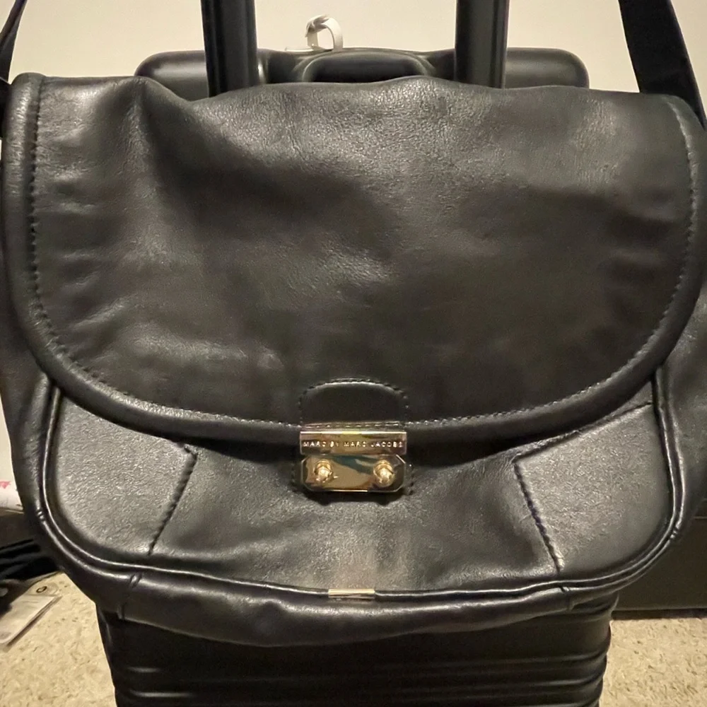 Marc Jacobs Black Leather Messenger Bag - Picture 1 of 4